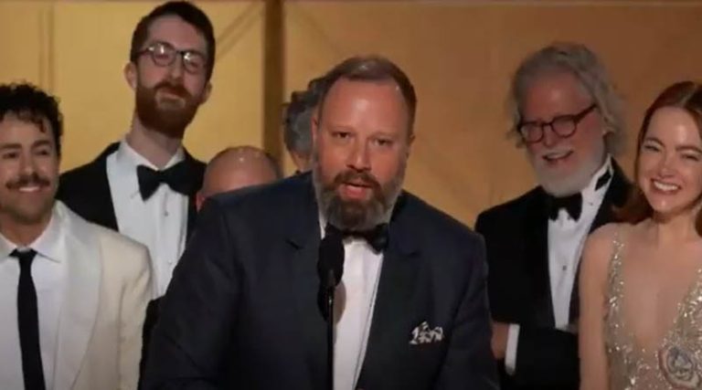 Golden Globes: Στον Λάνθιμο το βραβείο καλύτερης κωμωδίας ή μιούζικαλ για το «Poor Things» και Α’ Γυναικείου Ρόλου στην Έμμα Στόουν – Η στιγμή της απονομής