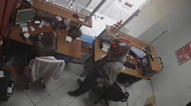 Μαρκόπουλο: Βίντεο ντοκουμέντο από την ένοπλη ληστεία στα ΕΛΤΑ Courier