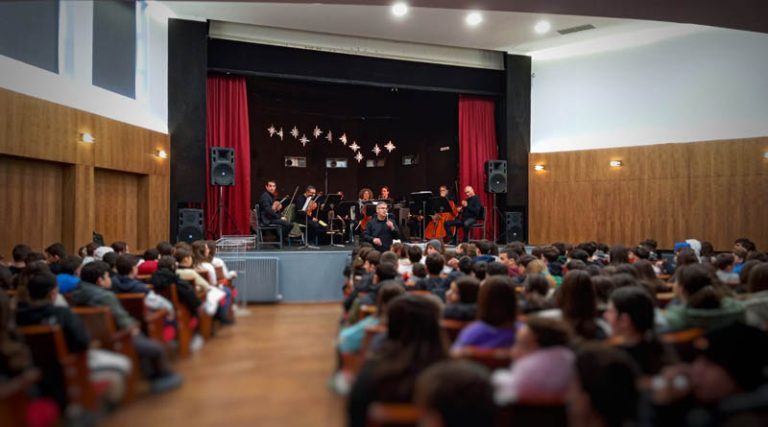 Στο 1ο Γυμνάσιο Ραφήνας ορχήστρα σύγχρονης μουσικής της ΕΡΤ (φωτό)