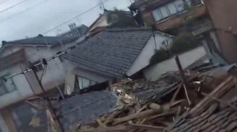 Τσουνάμι χτύπησε τις δυτικές ακτές της Ιαπωνίας μετά τον σεισμό των 7,4 Ρίχτερ! (βίντεο)