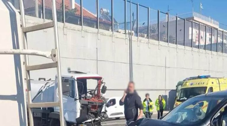 Σοβαρό τροχαίο με τραυματίες στην Αττική Οδό – Εκτροπή των οχημάτων στη Λ. Μαραθώνος στην Παλλήνη! (φωτό)
