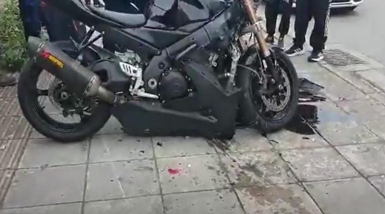 Νέα τραγωδία στην άσφαλτο: Νεκρός νεαρός μοτοσικλετιστής μετά από σύγκρουση με αυτοκίνητο (βίντεο)