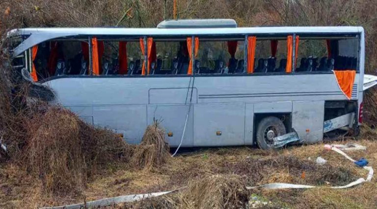 Σοκαριστικό τροχαίο τουριστικού λεωφορείου με Έλληνες στη Βουλγαρία – Δέκα τραυματίες! (φωτό)