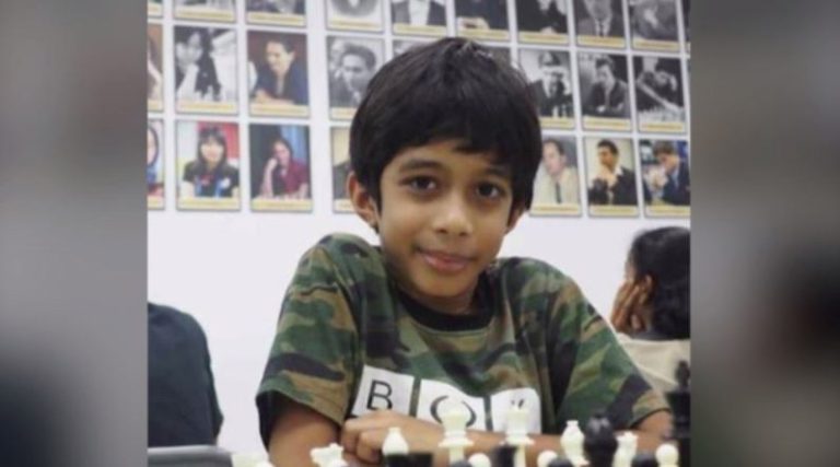 O 8χρονος που νίκησε γκραντ μετρ στο σκάκι!