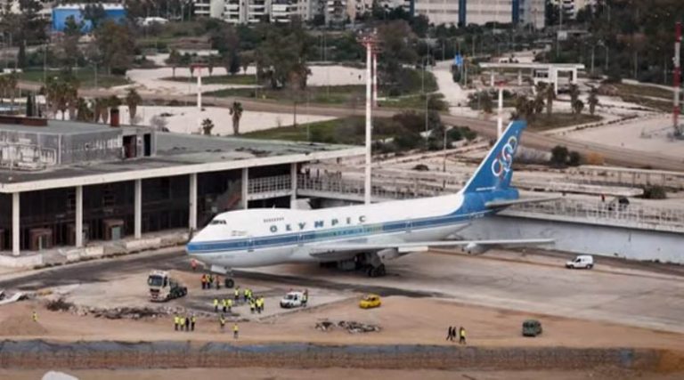 Το Boeing 747 του Αριστοτέλη Ωνάση πήρε την μόνιμη θέση του στην ιστορία του Ελληνικού! (βίντεο)
