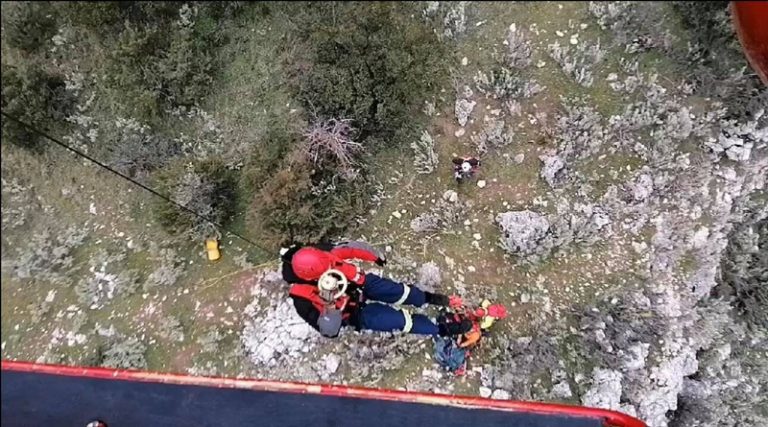Διάσωση με ελικόπτερο για 39χρονο ορειβάτη που έπεσε σε κώμα