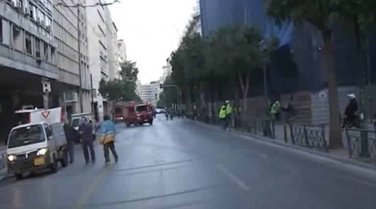 Δόθηκε στην κυκλοφορία η Σταδίου μετά την έκρηξη βόμβας απέναντι από το υπουργείο Εργασίας – Σε επιφυλακή η ΕΛ.ΑΣ