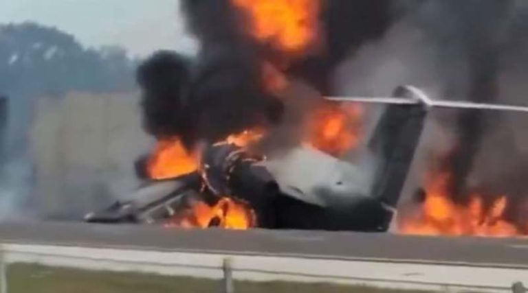 Τραγωδία: Δύο νεκροί από τη συντριβή αεροσκάφους σε αυτοκινητόδρομο στη Φλόριντα! (βίντεο)