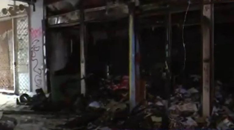 Φωτιά στη στοά Μπροντγουαίη στην Κυψέλη – Κάηκε ολοσχερώς αποθήκη! (βίντεο)