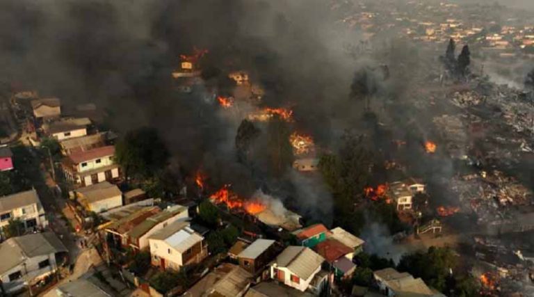 Μαίνονται οι φωτιές στη Χιλή – Τουλάχιστον 51 νεκροί!