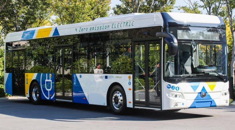 Στην Αθήνα το πρώτο από τα 250 νέα ηλεκτρικά λεωφορεία