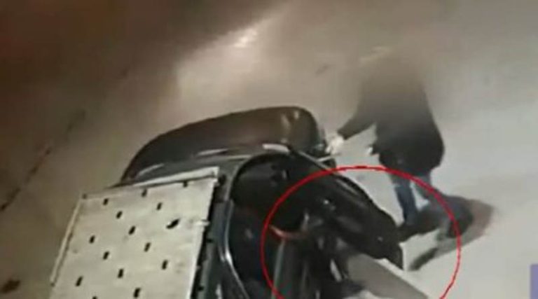 Ληστές απείλησαν με όπλο ιδιοκτήτρια πρατηρίου καυσίμων- Της άρπαξαν τον σταυρό από τον λαιμό! (βίντεο)