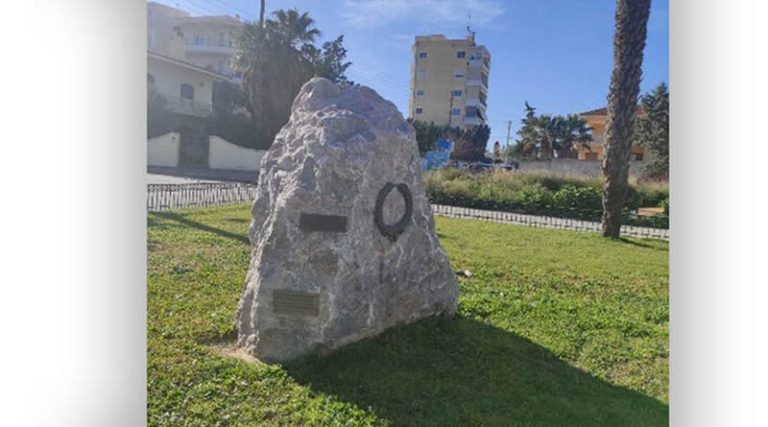Μαρκόπουλο: Το είδαμε και αυτό! Έκλεψαν μνημείο της Εθνικής Αντίστασης! (φωτό)
