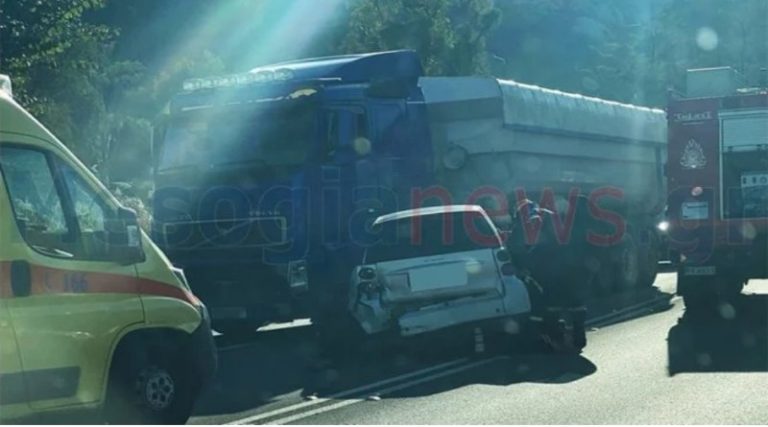 Κορωπί: Σοκαριστικό τροχαίο στην Αθηνών Σουνίου – Ο οδηγός εκσφενδονίστηκε από το παρμπρίζ!