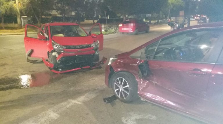 Βούλα: Τροχαίο με 3 αυτοκίνητα – Στο ένα επέβαιναν και 2 ανήλικα παιδιά! (φωτό)