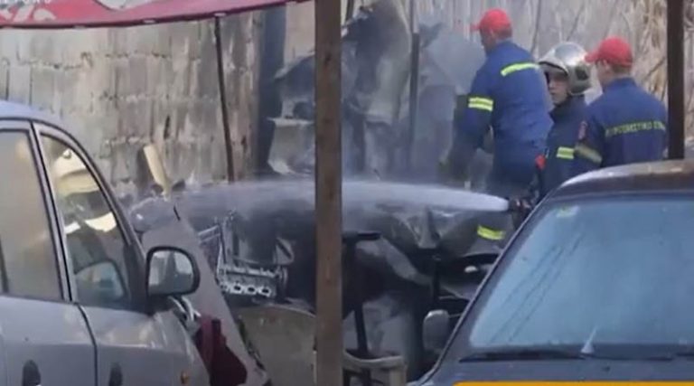 Φωτιά σε παλιό συνεργείο αυτοκινήτων -Εκρήξεις σε εγκαταλελειμμένα οχήματα (βίντεο)