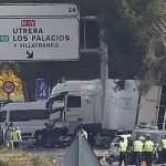 Φορτηγό έπεσε πάνω σε αστυνομικό μπλόκο στην Σεβίλλη – 6 νεκροί!