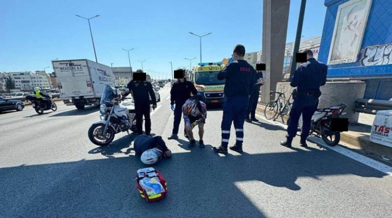 Ποδηλάτης παρέσυρε μοτοσικλετιστή στον Κηφισό και τον εγκατέλειψε στο οδόστρωμα – Στο νοσοκομείο ο τραυματίας