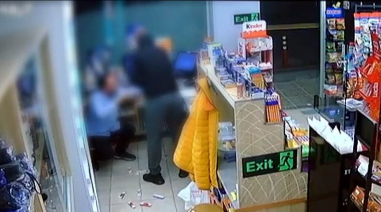 Βίντεο ντοκουμέντο από ένοπλη ληστεία σε μίνι μάρκετ