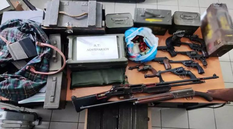 Σπίτι οπλοστάσιο στο Λουτράκι – Βρέθηκαν 2.100 φυσίγγια, περίστροφα και ξιφολόγχες