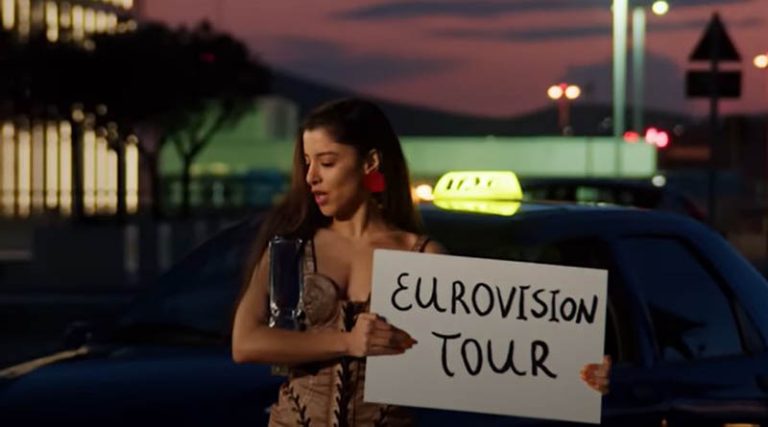 Eurovision: Πόσο κοστίζουν τα ρούχα που φόρεσε η Μαρίνα Σάττι στο βίντεο κλιπ για το τραγούδι «Ζάρι»