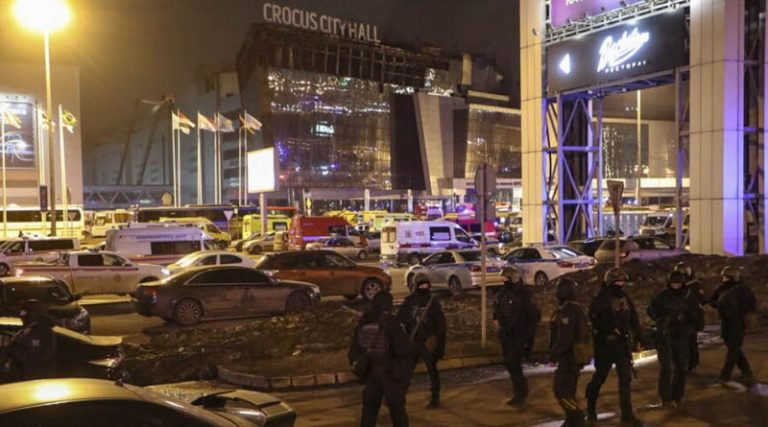 Παγκόσμιο σοκ από την τρομοκρατική επίθεση στη Μόσχα: Πάνω από 60 νεκροί από το χτύπημα του Ισλαμικού Κράτους!