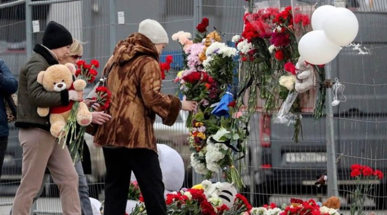 Μόσχα: Στους 143 οι νεκροί από την τρομοκρατική επίθεση – Βίντεο από την ανάκριση συλληφθέντα