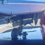 Τρόμος σε πτήση: Αναγκαστική προσγείωση Boeing έπειτα από απώλεια τροχού! (βίντεο)