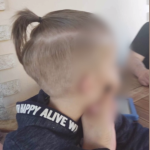 Δασκάλα κούρεψε 5χρονο σε νηπιαγωγείο γιατί δεν της άρεσαν τα μαλλιά του – «Η κυρία είπε ότι αν δεν τα κόψω θα φωνάξει την αστυνομία»