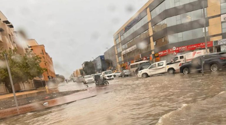 Ντουμπάι: Έριξε μέσα σε λίγες ώρες 1,5 φορά τη βροχή που πέφτει σε ένα χρόνο!