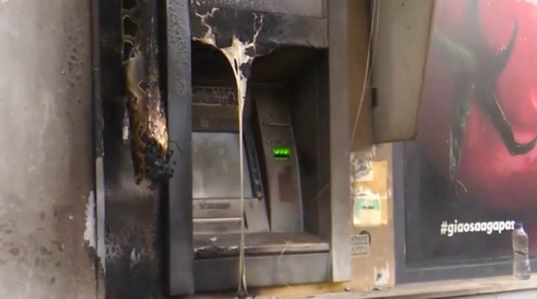 Εμπρησμός σε σούπερ μάρκετ- Καταστράφηκε ATM (βίντεο)