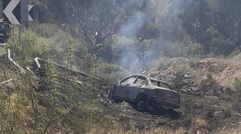 Κορωπί: Οι πρώτες εικόνες από την φωτιά – Κάηκε ολοσχερώς ένα αυτοκίνητο!
