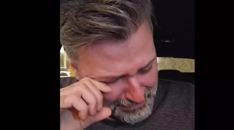 Δακρυσμένος ο Γιάννης Καλλιάνος για τον πατέρα του: Οι γιατροί στην Βούλα του φέρθηκαν καλά, οι άλλοι θα το πληρώσουν! (βίντεο)