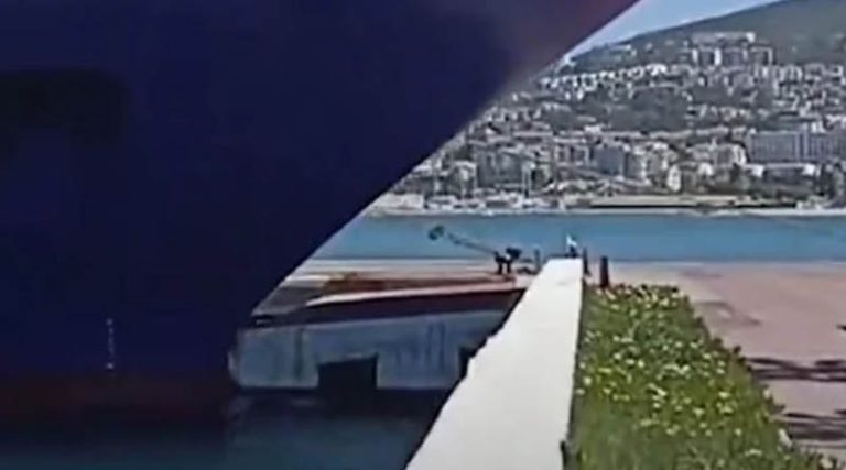 Η στιγμή που κρουαζιερόπλοιο χτυπά στην αποβάθρα σε λιμάνι! (βίντεο)