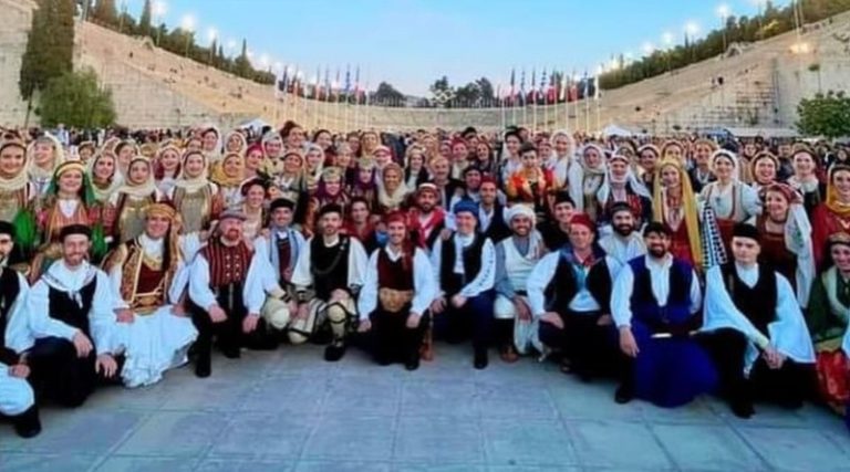 Το Λύκειο των Ελληνίδων Ραφήνας στην τελετή παράδοσης της Ολυμπιακής φλόγας στο Καλλιμάρμαρο