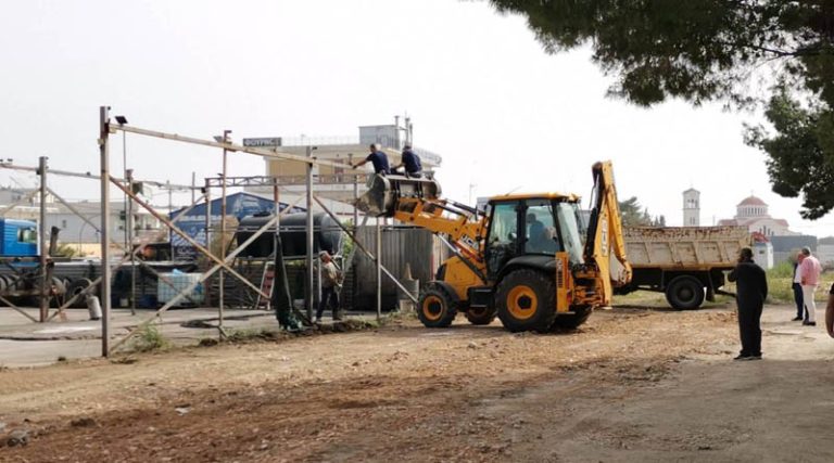 Νέα Μάκρη: Εργασίες καθαρισμού και αποκατάστασης στο οικόπεδο δίπλα από το εργοστάσιο της Πορσελάνα