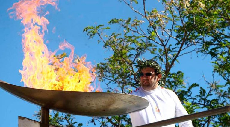 Μαραθώνας: Μοναδικές στιγμές στην τελετή υποδοχής της Ολυμπιακής Φλόγας