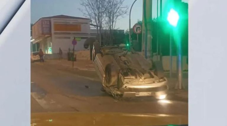 Γλυκά Νερά: Αναποδογύρισε αυτοκίνητο στην Λεωφόρο Λαυρίου! (φωτό & βιντεο)