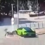 Απίστευτο περιστατικό: Χτύπησε με τη Lamborghini του δικυκλιστή που του έκλεψε το Rolex!