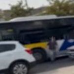 Παραμένουν ασύλληπτοι οι δράστες του άγριου ξυλοδαρμού ζευγαριού στη μέση του δρόμου – Σοκάρουν οι περιγραφές (βίντεο)
