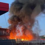Βίντεο από την φωτιά σε πάρκινγκ σκαφών στη Λεωφόρο Βάρης Κορωπίου!