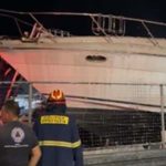 Μεγάλες καταστροφές από την φωτιά σε πάρκινγκ σκαφών στη Λεωφόρο Βάρης Κορωπίου! (φωτό)