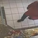 Απίστευτο περιστατικό κλοπής σε ζαχαροπλαστείο – Δείτε πως πήρε την ταμειακή μηχανή! (βίντεο)