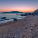 Ανατολική Αττική: Οι «κρυφές» παραλίες που θυμίζουν… Κουφονήσια