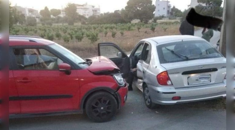 Πλαγιομετωπική σύγκρουση αυτοκινήτων στην Αρτέμιδα! (φωτό)