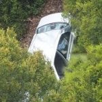Τραγωδία: Νεκρός ο οδηγός του μοιραίου αυτοκίνητου που έφυγε στο γκρεμό! (φωτό & βίντεο)