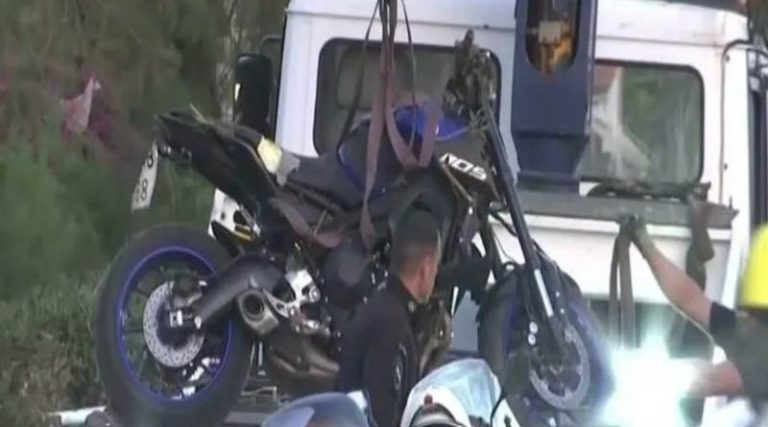 Βούλα: Ξεσπά ο γιος της 72χρονης που παρασύρθηκε από μηχανές – «Να βρεθεί ο οδηγός που τη χτύπησε» (βίντεο)
